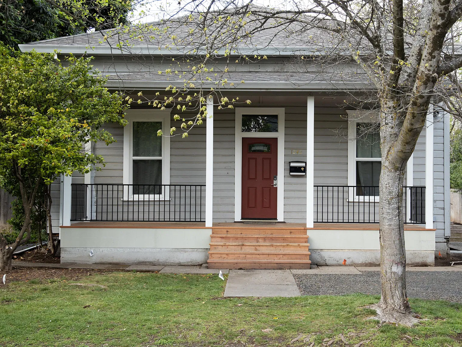 1242 West 4th Street - A — Photo 2