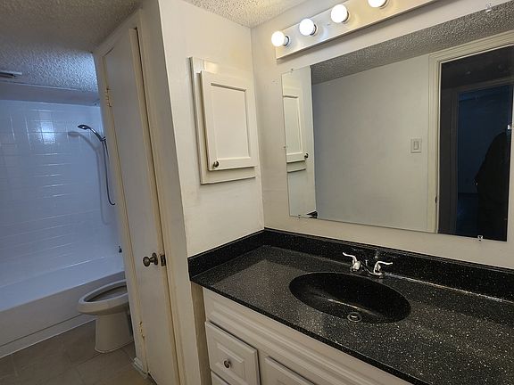 4th image of 8109 Skillman St #1021