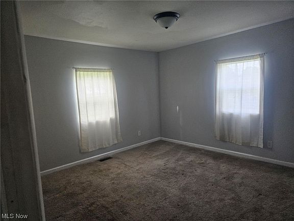 5th image of 1006 Broadway Ave