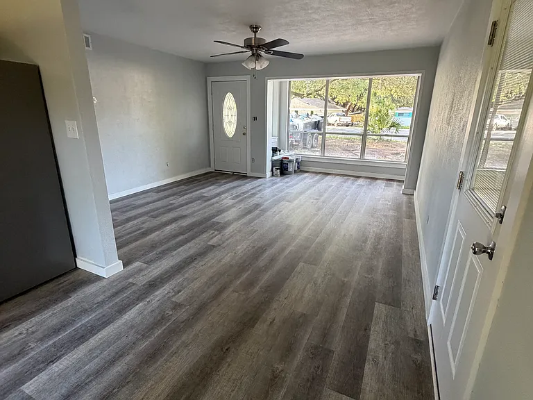 226 California Dr — Photo 3