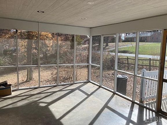 4th image of 107 Lamont Cir