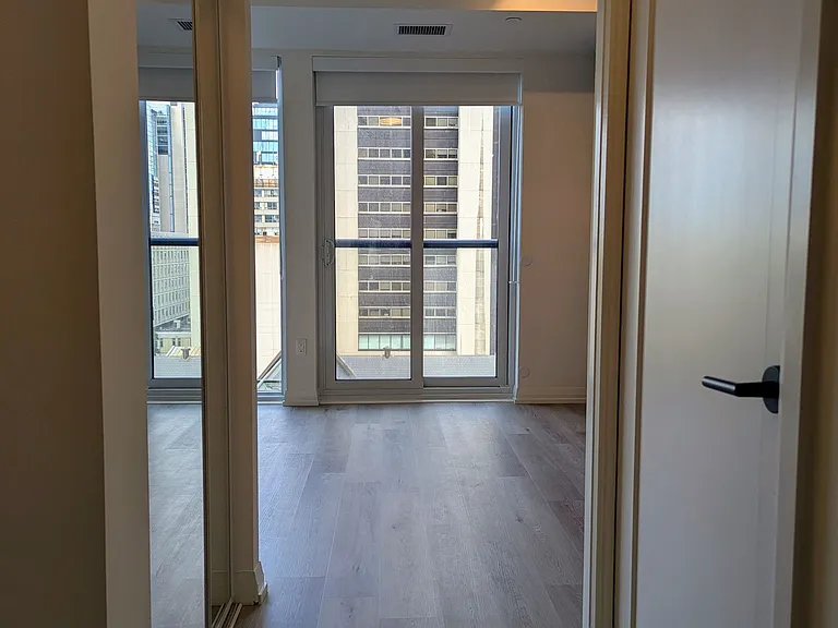 280 Dundas St W #814 — Photo 14