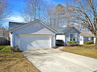 121 Lowndes Rd, Goose Creek, SC 29445