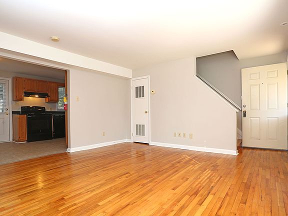 4th image of 612 Hillsborough St #9