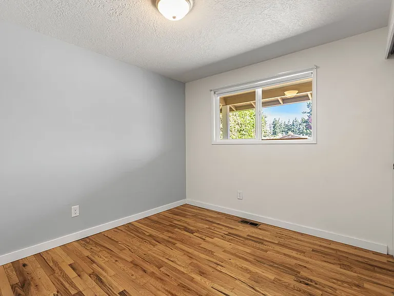 19316 NE Couch St — Photo 15