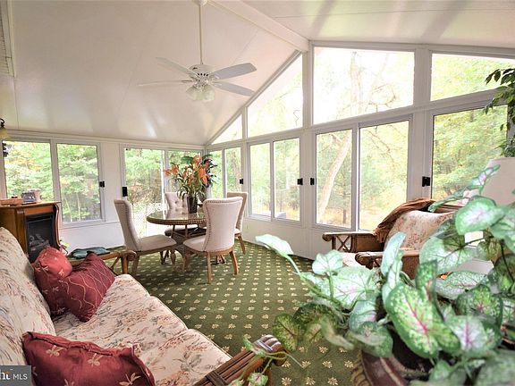 5th image of 348 Saint Thomas Blvd