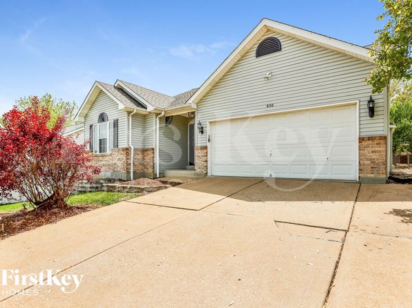 650 Silver Maple Dr, Fenton, MO 63026