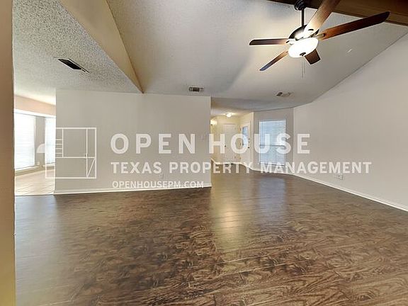 4th image of 2618 Bayberry Ln