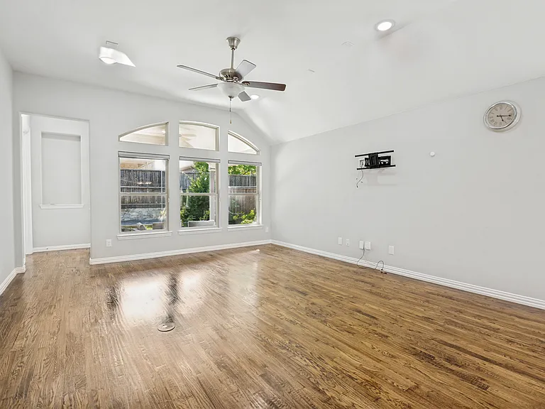 5512 Magnum Way — Photo 4