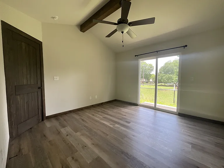 211 Isabella St — Photo 11