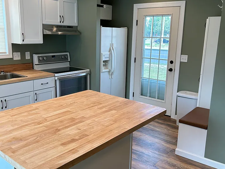 3833 Phillips St — Photo 8