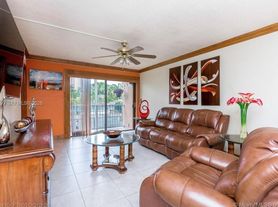 7090 NW 179th St, Hialeah, FL