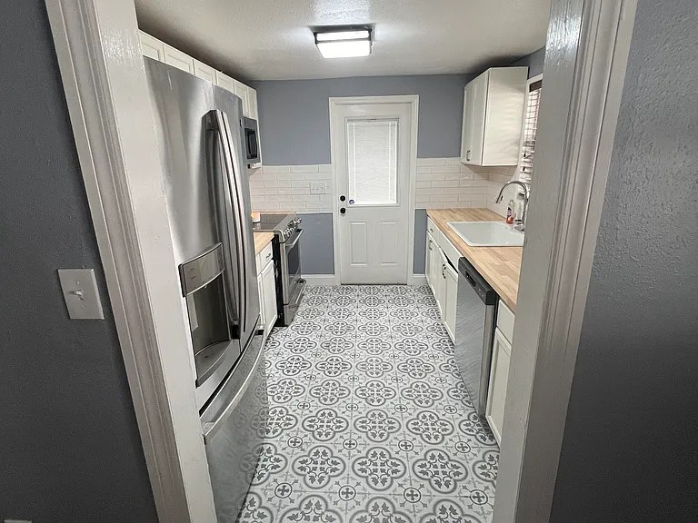 1430 E Mohawk Ave — Photo 3