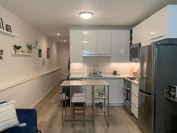 3rd image of 1555 Greenwich St APT 14