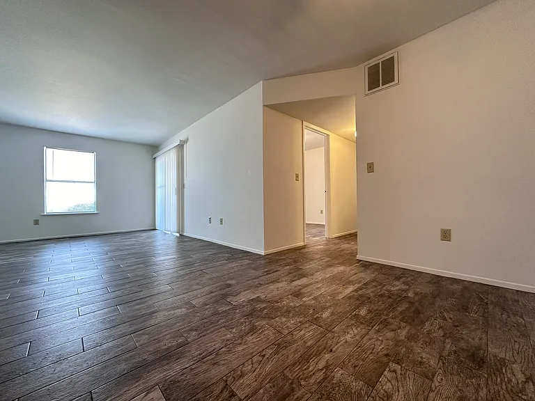 Brookhollow Apartments — Photo 13
