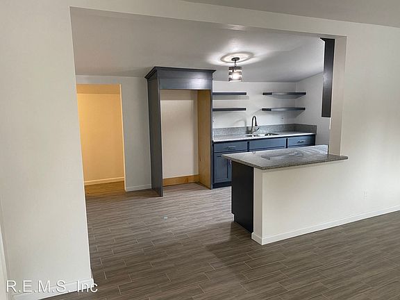 5th image of 853 W 43rd Pl