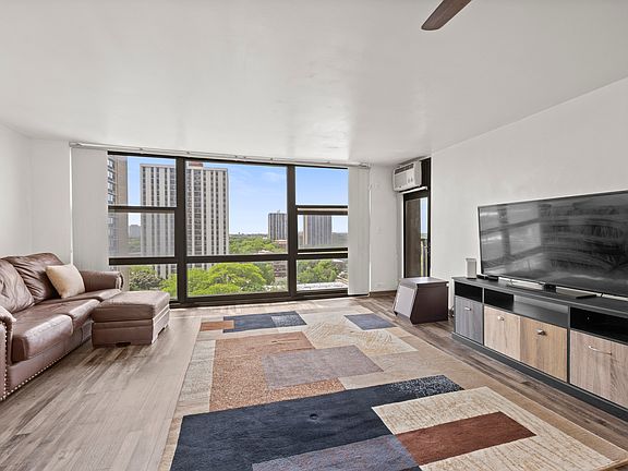 2nd image of 2605 S Indiana Ave #1007A