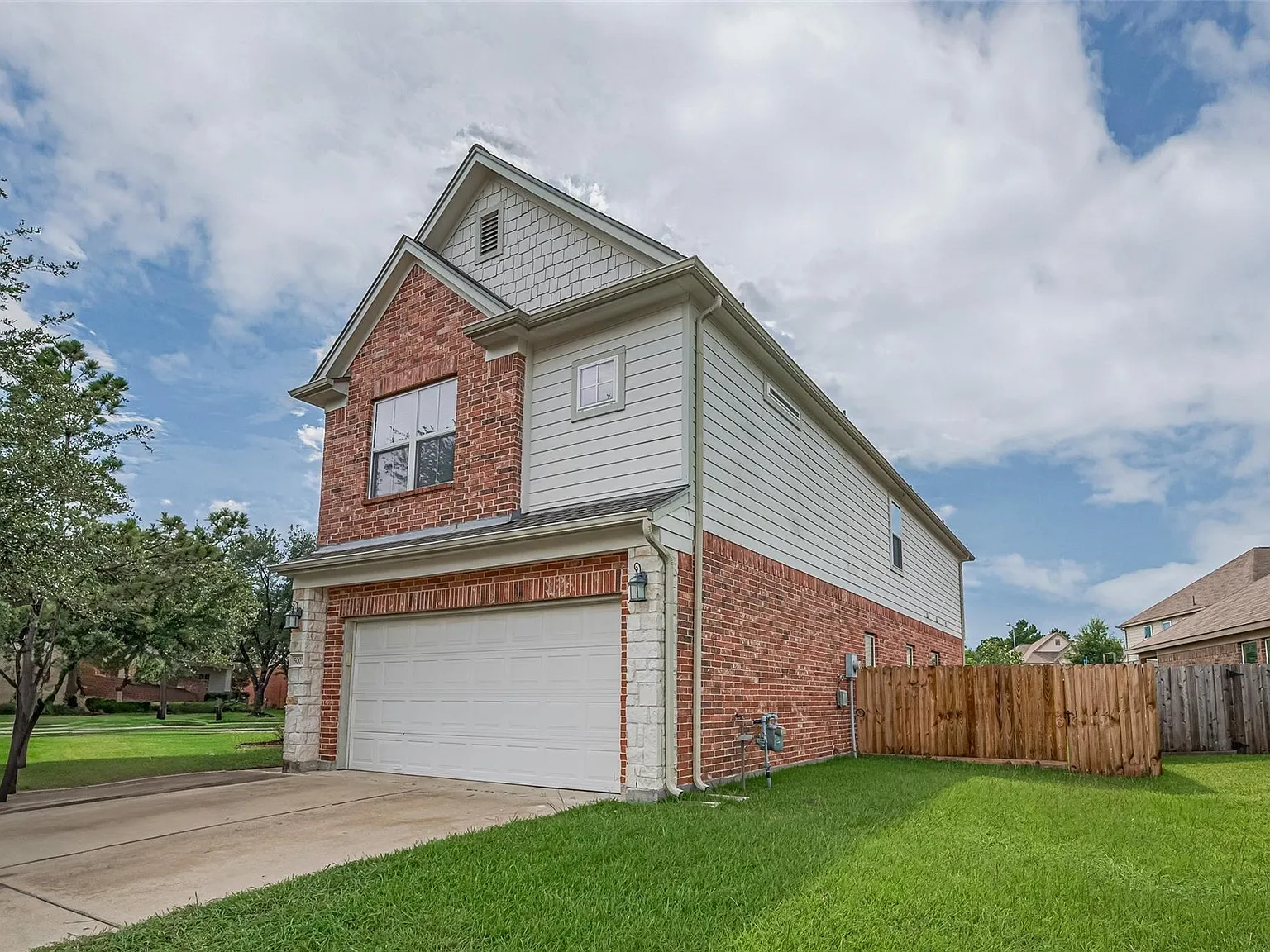 4 bed, 2.5 bath, 3146 sqft, $2,800 — Photo 2