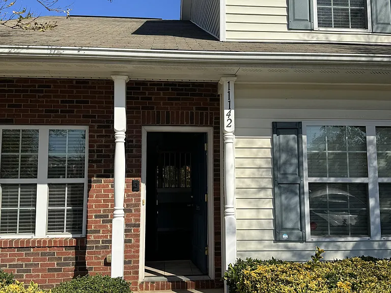 11142 Derryrush Dr — Photo 2