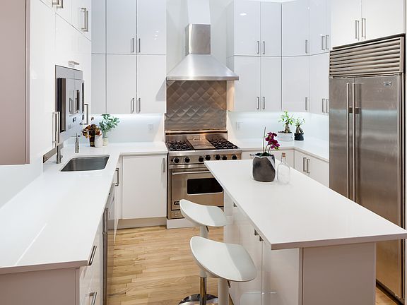 3rd image of 111 Hudson St APT 2B