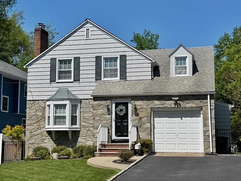 36 Amelia Ave — Photo 1