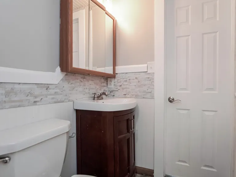 1469563_028_bathroom_13229601.jpg