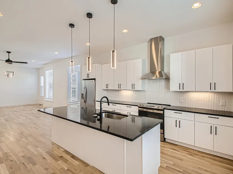 405 Serenity Ln — Photo 20