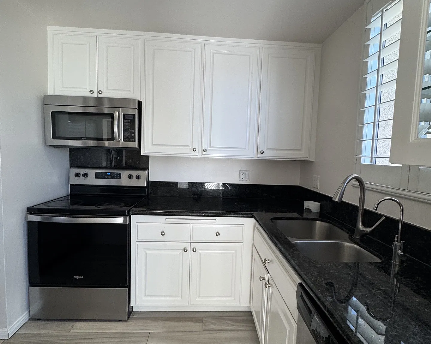 2 bed, 1076 sqft, $3,700 — Photo 1