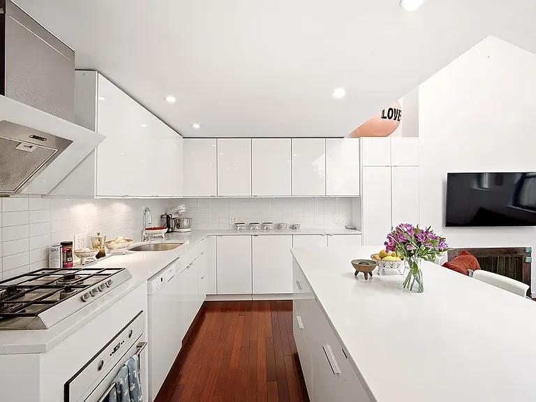 214 Avenue A #2B3B — Photo 8