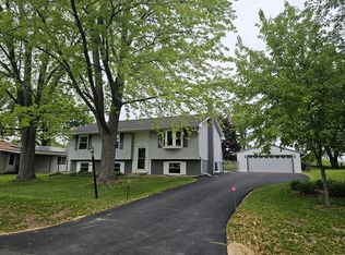 1522 Sunset Dr, Holiday Hills, IL 60051