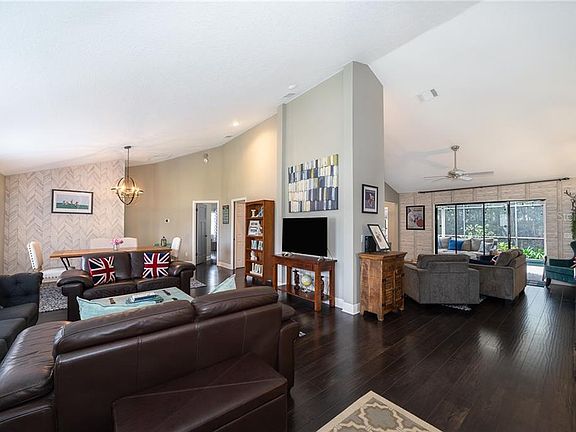 2nd image of 369 Lakewood Ct