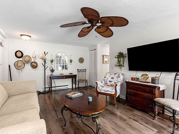4th image of 17 Glen Devin St #17