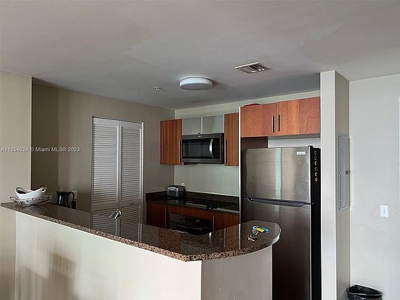 2nd image of 300 Biscayne Blvd #1906