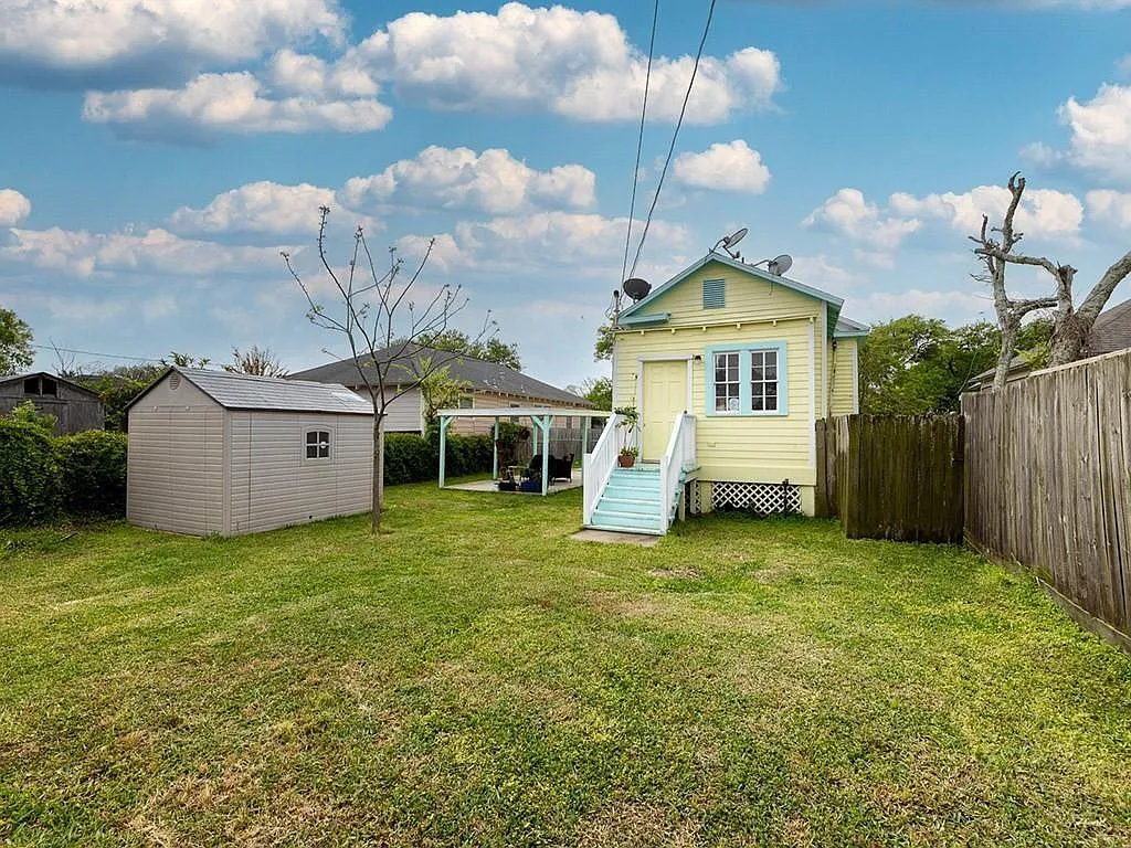 2 bed, 1.0 bath, 1264 sqft, $1,650 — Photo 4
