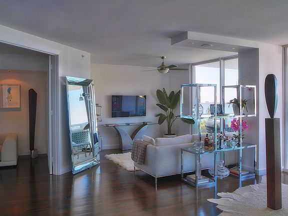 2nd image of 10 Venetian Way APT 1002