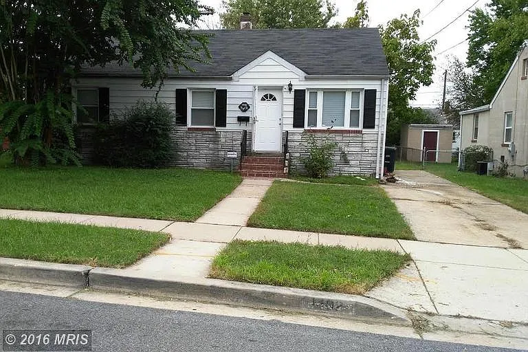 1402 Nye St photo 1