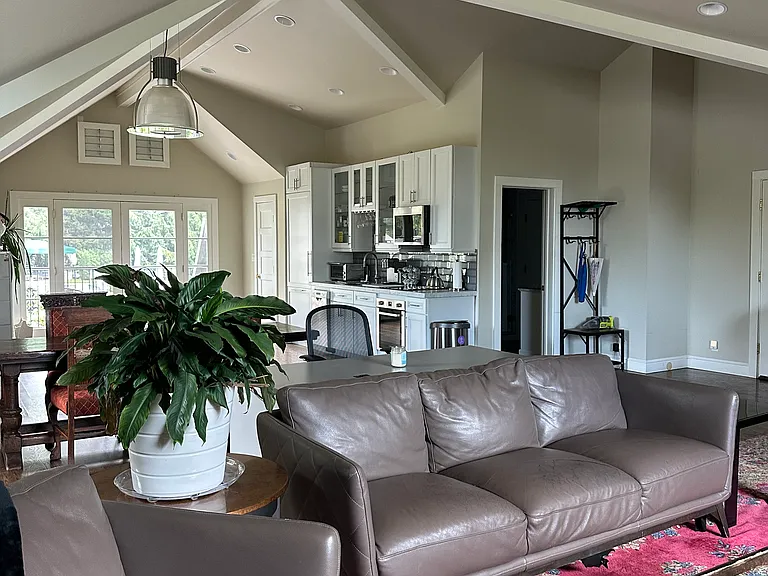 Dellwood Ln — Photo 4