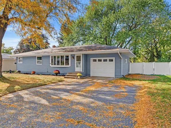 2949 Northview St, Roseville, MN 55113