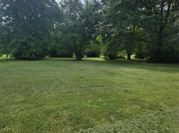 S Walnut St, Litchfield, IL 62056