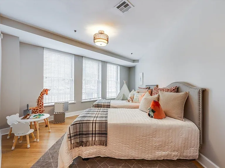 1100 Clinton St #101 — Photo 15