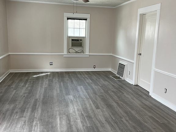 3rd image of 2931 Grand Ave