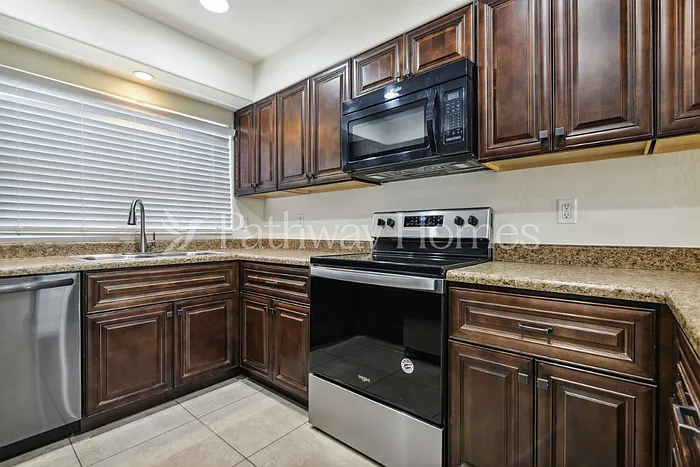 207 W Latona Rd — Photo 9