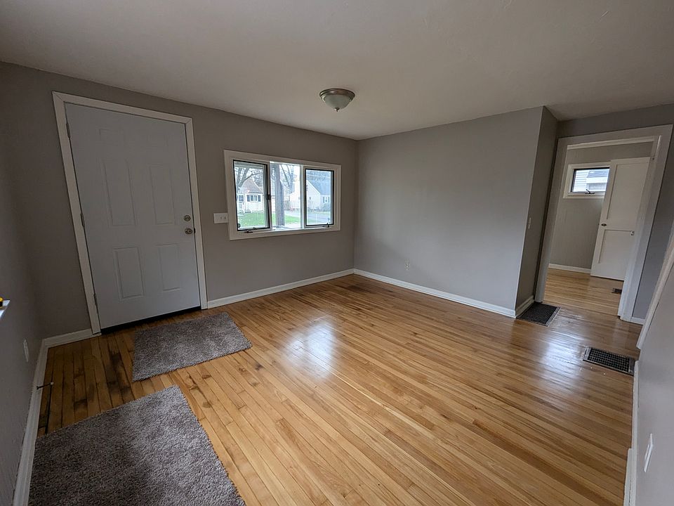 1st image of 114 Maple Manor Dr
