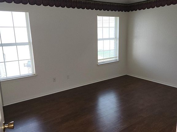 4th image of 4104 Lost Oak Dr