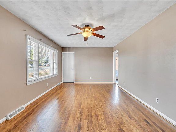 3rd image of 5923 Village Ln