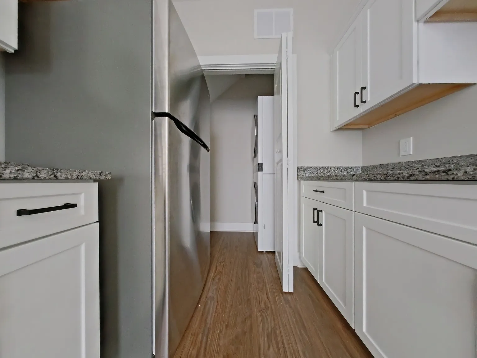3 bed, 10 sqft, $1,595 — Photo 3