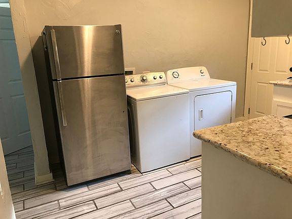 4th image of 2400 NW 20th St #2404