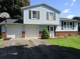 16 Village Trl, Spencerport, NY 14559