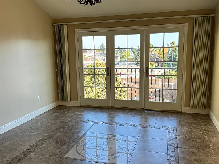 2319-2323 Shattuck Ave #503 — Photo 8