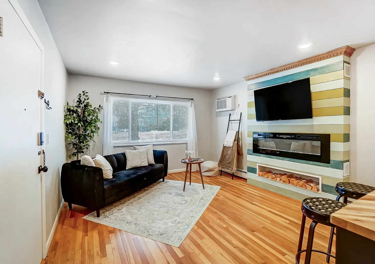 6159 Ridge Ave - Unit 2 — Photo 1